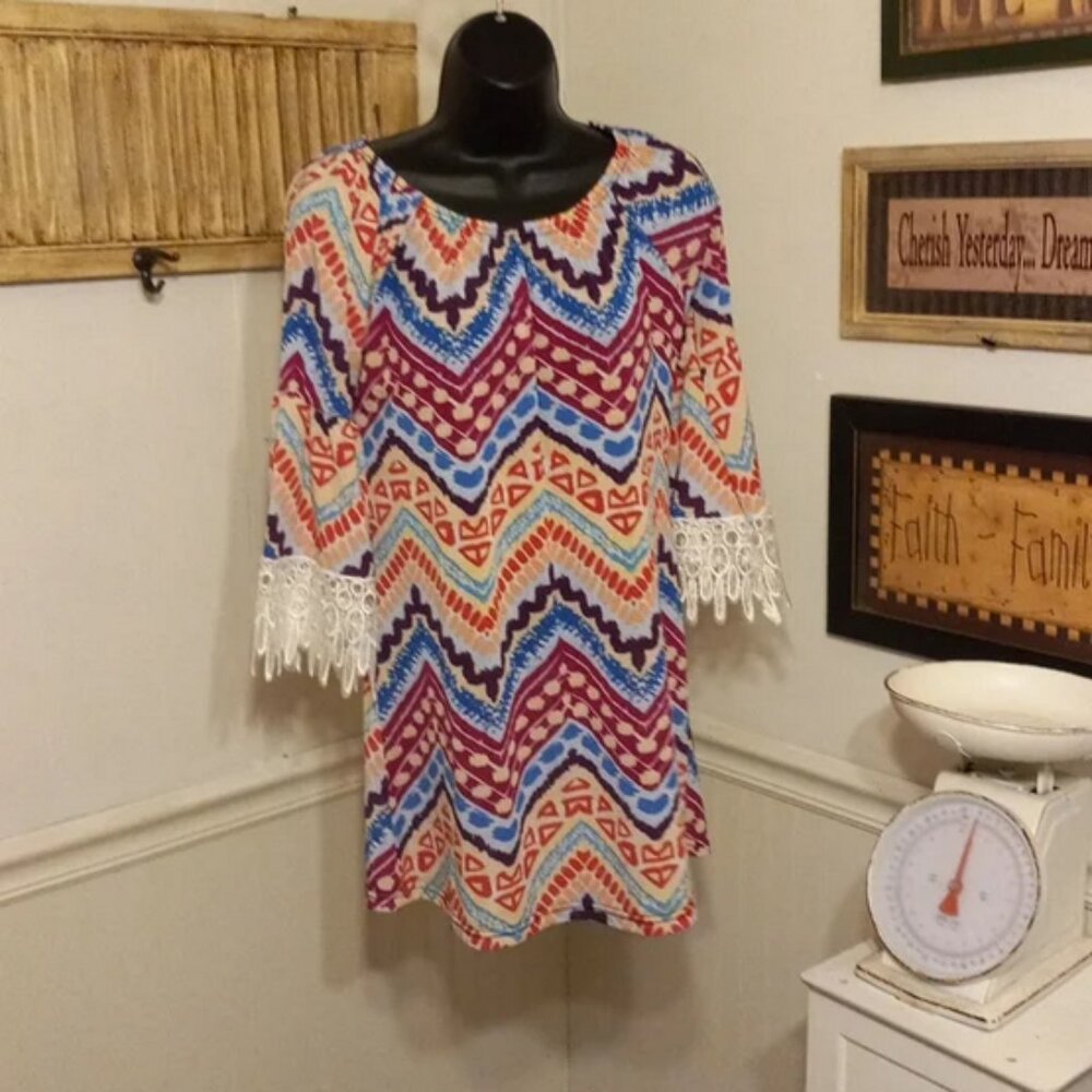 WinWin bright chevron half sleeve lace tunic size small - medium